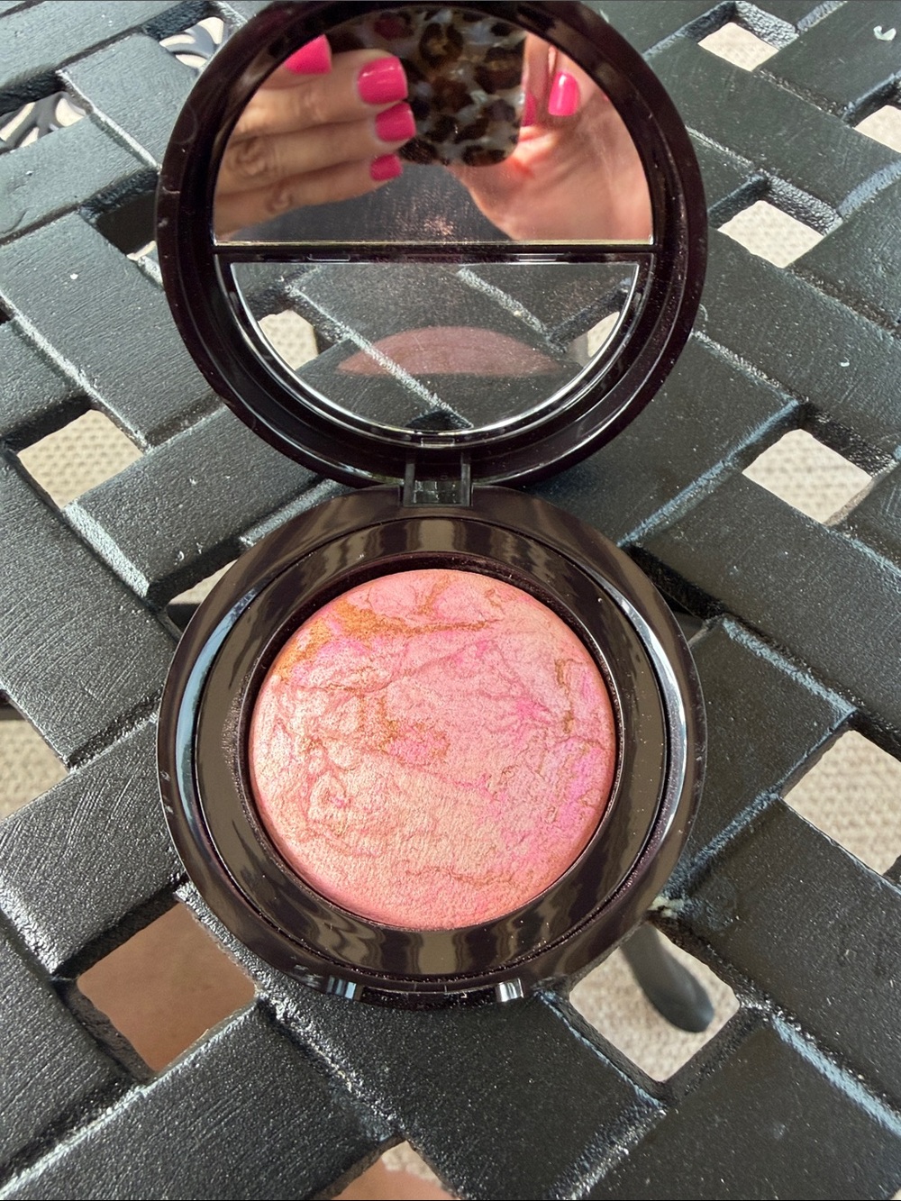 Laura Geller Swirled Pink and Gold Baked Blush - Picture 3 of 3
